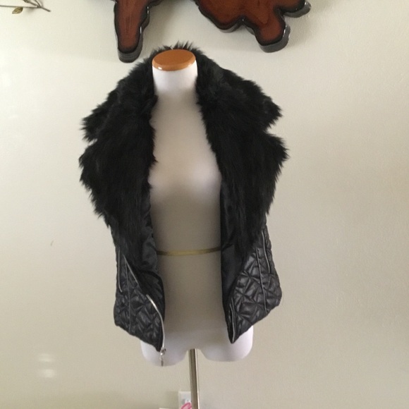 HOST PICK- JUICY COUTURE BLACK COLLARED QUILTED VEST/LOGO CHARM ON ZIPPER/SZ M - Picture 9 of 11